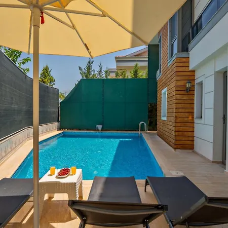 3 Bedroom - Close To The Center Βίλα
