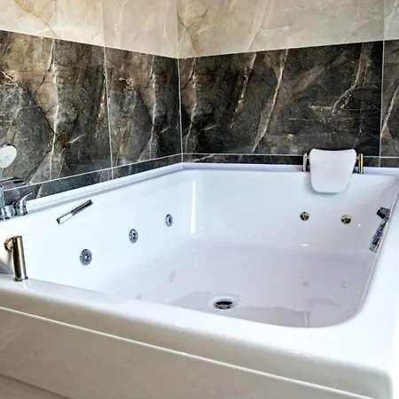3 Bedroom - Close To The Center Βίλα Φετιγιέ