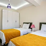 3 Bedroom - Close To The Center 빌라