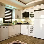 3 Bedroom - Close To The Center 빌라 페티예