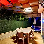 3 Bedroom - Close To The Center