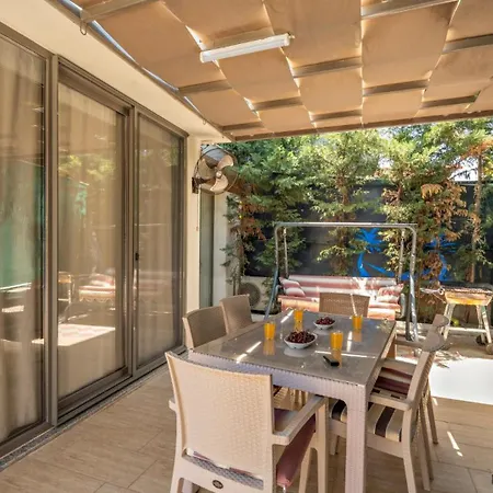 빌라 3 Bedroom - Close To The Center 페티예