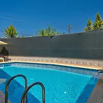 3 Bedroom - Close To The Center Villa *