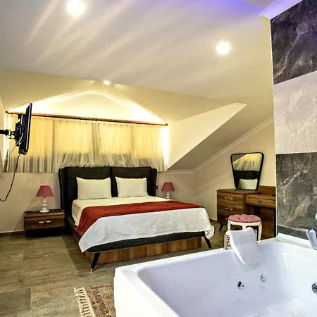 3 Bedroom - Close To The Center *