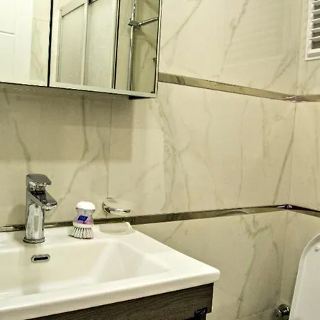 3 Bedroom - Close To The Center 费特希耶